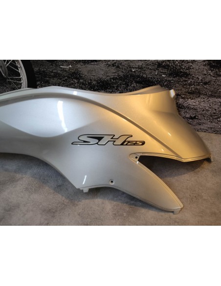 Carénage latéral droit gris (NH411M) SH125 2001-2004 HONDA 83450-KPR-900ZB
