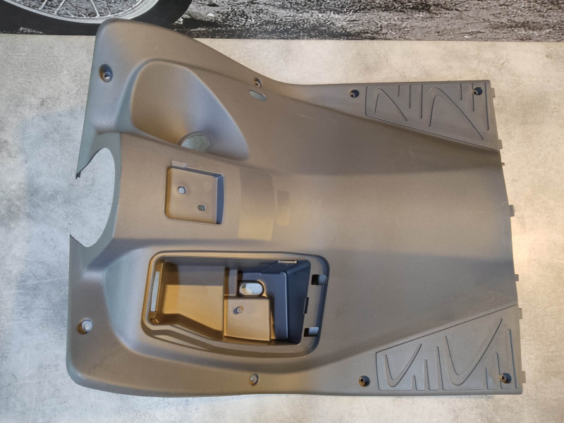 Carénage interieur SES125 Dylan 02/06 code couleur NH491R HONDA 81131-KPZ-900ZA