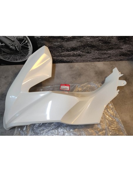 Cache latéral coté gauche blanc (NHB35P) PCX 125/150/160 HONDA 64250-K1Z-J10ZE