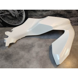 Cache latéral coté gauche blanc (NHB35P) PCX 125/150/160 HONDA 64250-K1Z-J10ZE