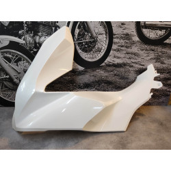 Cache latéral coté gauche blanc (NHB35P) PCX 125/150/160 HONDA 64250-K1Z-J10ZE