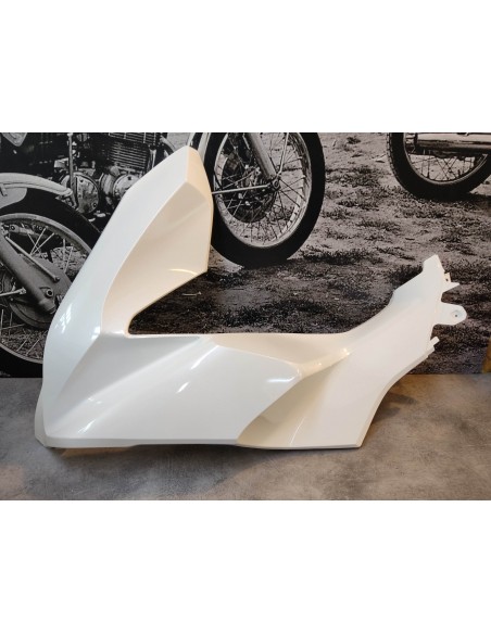 Cache latéral coté gauche blanc (NHB35P) PCX 125/150/160 HONDA 64250-K1Z-J10ZE