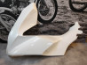 Cache latéral coté gauche blanc (NHB35P) PCX 125/150/160 HONDA 64250-K1Z-J10ZE
