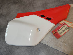 Cache latéral droit Honda CRM125R 92/93 – Réf. 83630-KAK-900ZA