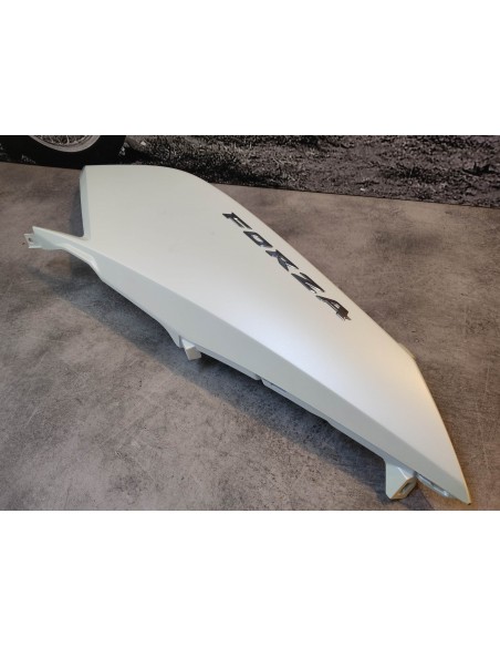 Carénage latéral coté gauche (NHB44P) FORZA 125 2015/16 HONDA 83300-K40-F01ZC