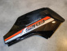 Cache latéral gauche noir (R109) CB125T 1990 NOS HONDA 83640-KC1-000ZCNOS