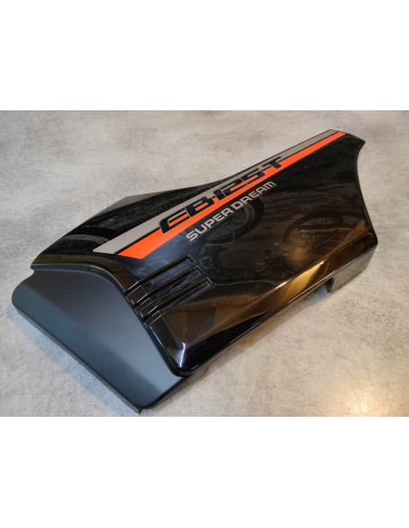 Cache latéral gauche noir (R109) CB125T 1990 NOS HONDA 83640-KC1-000ZCNOS