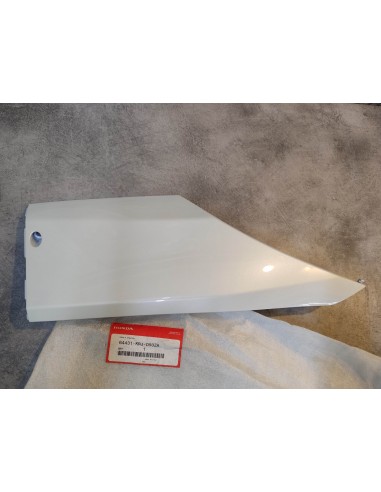Cache latéral coté droit blanc (NHA16P) FES125 FES150 HONDA 64431-KRJ-D50ZA