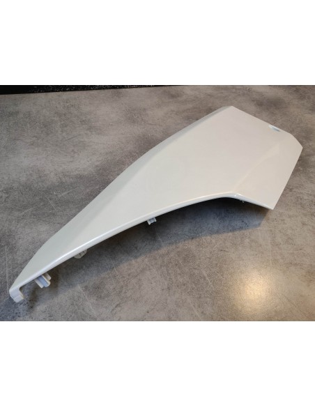 Cache latéral coté droit blanc (NHA16P) FES125 FES150 HONDA 64431-KRJ-D50ZA