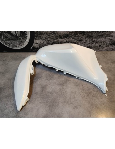 Carénage latéral avant droit blanc OCCASION PCX HONDA 64501-KWN-020OCC