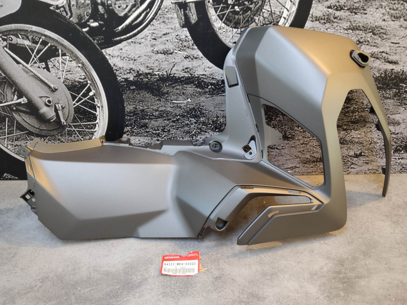 Auvent latéral droit NH389M Honda X-ADV 750 | 64322-MKH-D00ZA