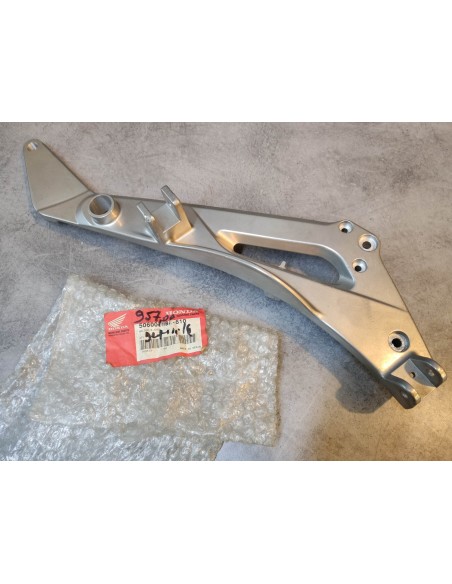 Platine repose pied coté droit NT650V 1998-2001 HONDA 50600-MBL-610