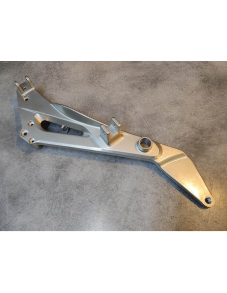 Platine repose pied coté droit NT650V 1998-2001 HONDA 50600-MBL-610