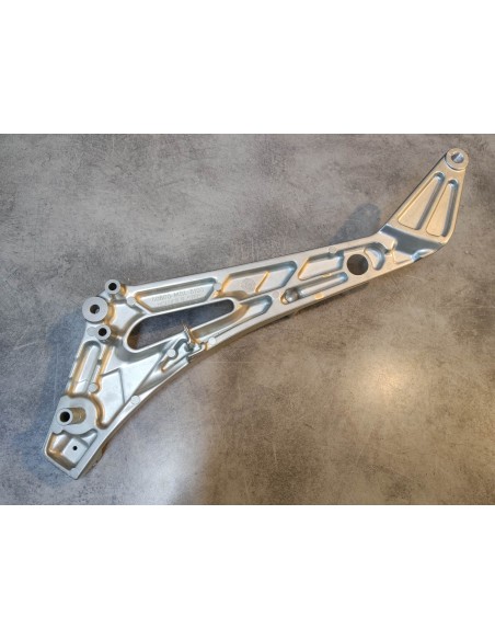 Platine repose pied coté droit NT650V 1998-2001 HONDA 50600-MBL-610