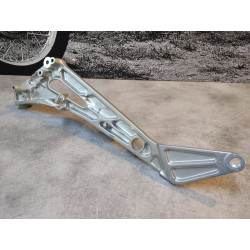 Platine repose pied coté droit NT650V 1998-2001 HONDA 50600-MBL-610