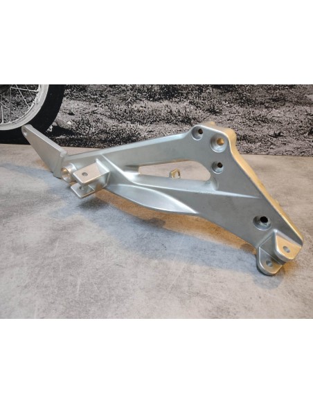 Platine repose pied coté droit NT650V 1998-2001 HONDA 50600-MBL-610