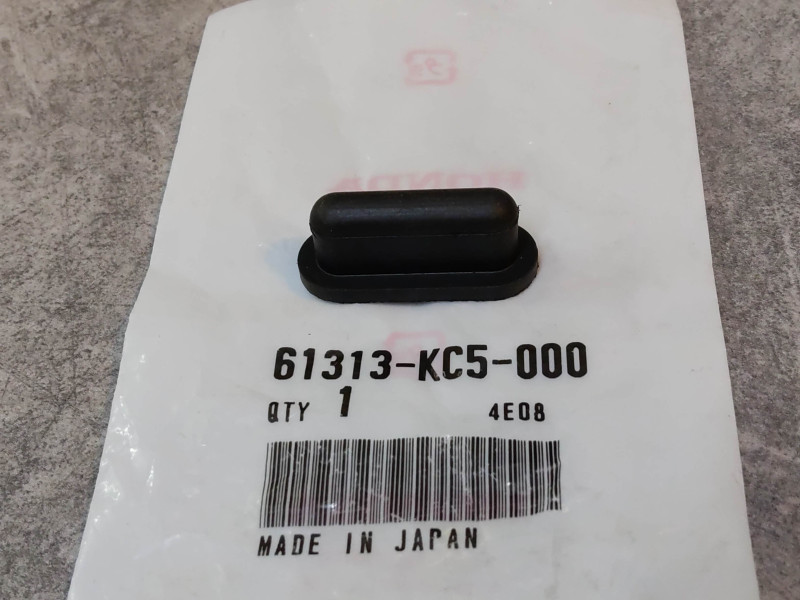 Silent bloc caoutchouc GL1800 2001/11 VTX1800 2002/04 HONDA 61313-KC5-000