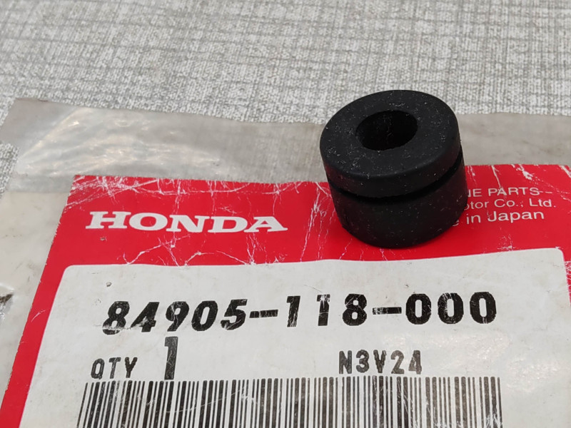 Caoutchouc Honda 84905-118-000 | Pièce détachée moto