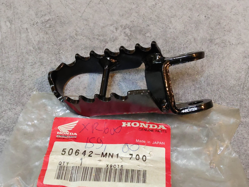 Repose pied avant G XR600 92/95 remplacé par 50642MAG700 HONDA 50642-MN1-700