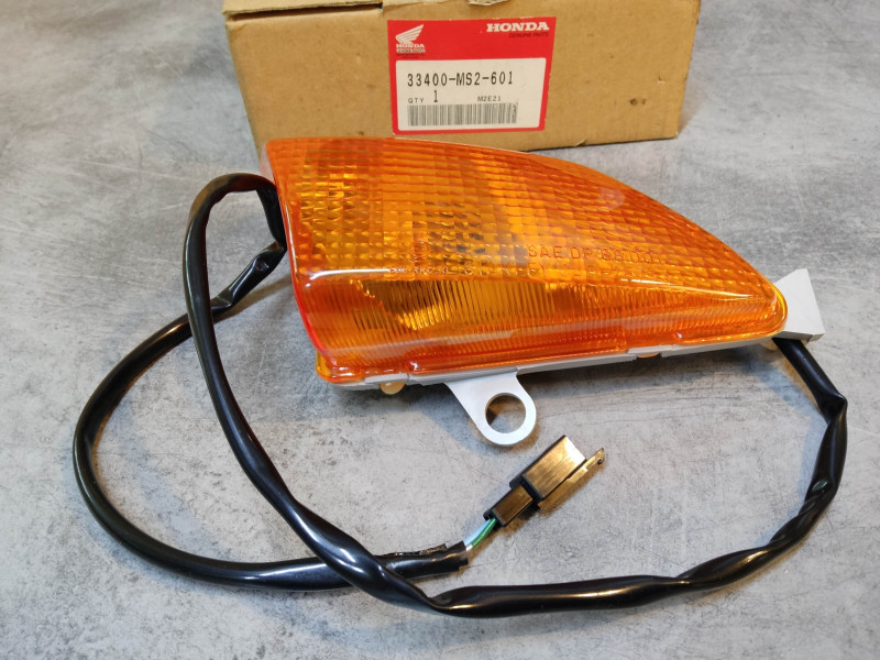 Clignotant avant droit de CBR1000F 1989-1992 HONDA 33400-MS2-601