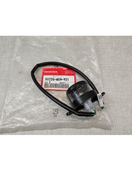 ensemble éclairage de plaque NT700V DEAUVILLE neuf origine HONDA 33720-MEW-921