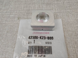 bague d'axe de roue arrière divers modèles HONDA 42306-KZ3-B00