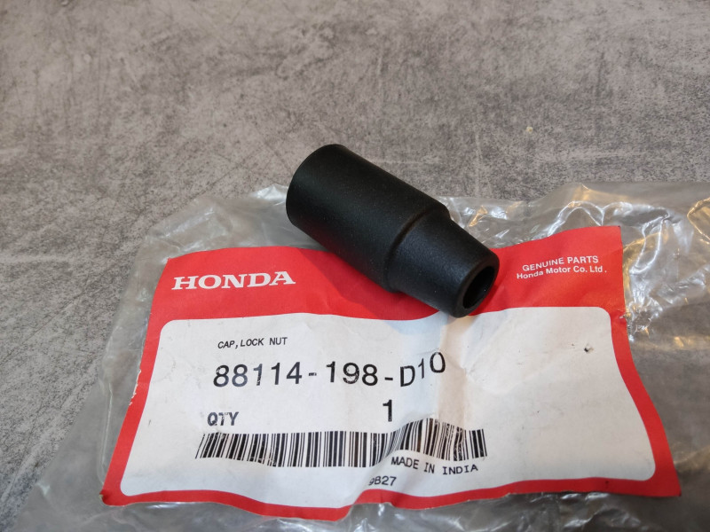 Capuchon caoutchouc d'écrou pour modèles CBF125M 2009/2013 HONDA 88114-198-D10