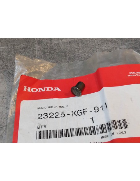 Axe guide rouleau SH125 R/S SH150 D/S FES125 A/B FES150 HONDA 23225-KGF-911