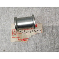 Entretoise roue arrière droite Honda CB500 CB550 - Réf. 42313-323-010