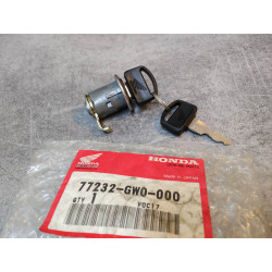 Serrure de trappe pour PC800 XR750V idem 77232GBL772 HONDA 77232-GW0-000
