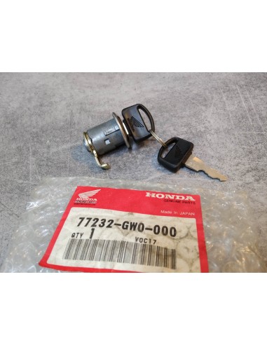 Serrure de trappe pour PC800 XR750V idem 77232GBL772 HONDA 77232-GW0-000