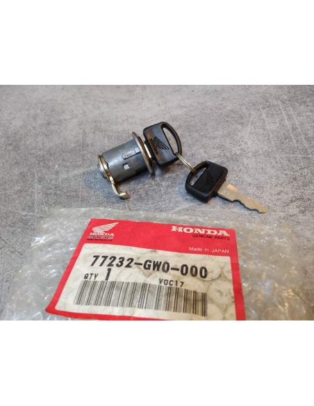 Serrure de trappe pour PC800 XR750V idem 77232GBL772 HONDA 77232-GW0-000