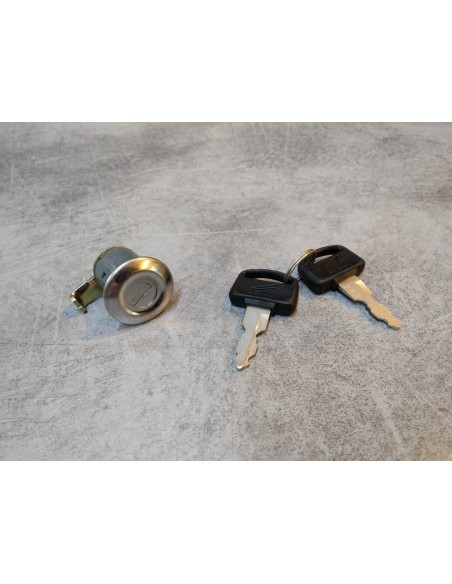 Serrure de trappe pour PC800 XR750V idem 77232GBL772 HONDA 77232-GW0-000