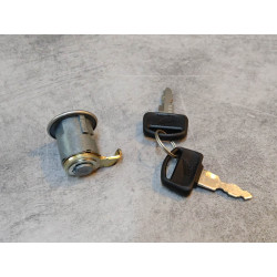 Serrure de trappe pour PC800 XR750V idem 77232GBL772 HONDA 77232-GW0-000