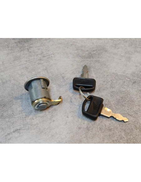 Serrure de trappe pour PC800 XR750V idem 77232GBL772 HONDA 77232-GW0-000