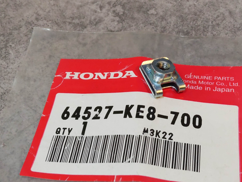 Ecrou à agrafe de vis de 4mm dans montage de carenage HONDA 64527-KE8-700