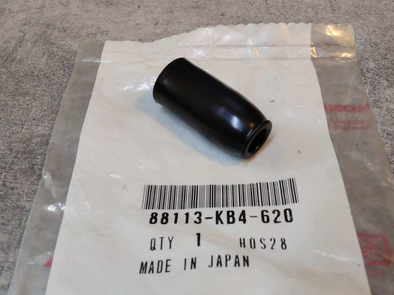 Cache sur embase rétroviseur CBF600 09/11 CB600F CBF500 HONDA 88113-KB4-620