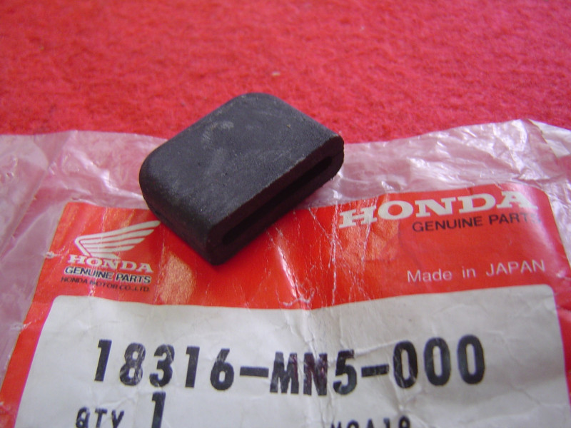 Caoutchouc enjoliveur échappement Honda GL1500 - 18316MN5000
