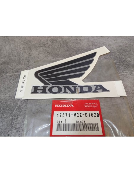 Sticker reservoir coté gauche HONDA CB900F 2004-2007 HONDA 17571-MCZ-D10ZB