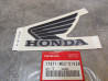 Sticker reservoir coté gauche HONDA CB900F 2004-2007 HONDA 17571-MCZ-D10ZB