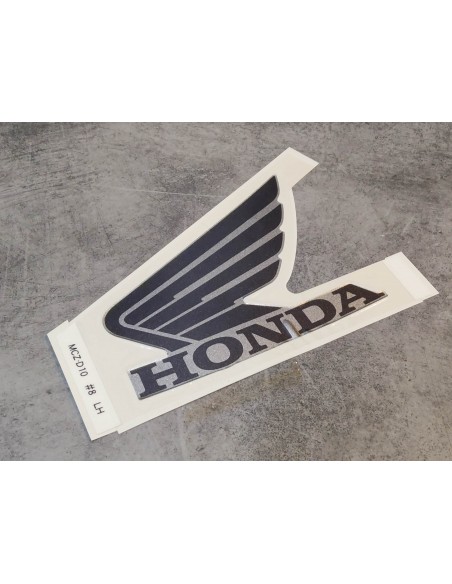 Sticker reservoir coté gauche HONDA CB900F 2004-2007 HONDA 17571-MCZ-D10ZB