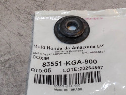 Caoutchouc cache latéral CG125 ES 2004/2007 HONDA 83551-KGA-900