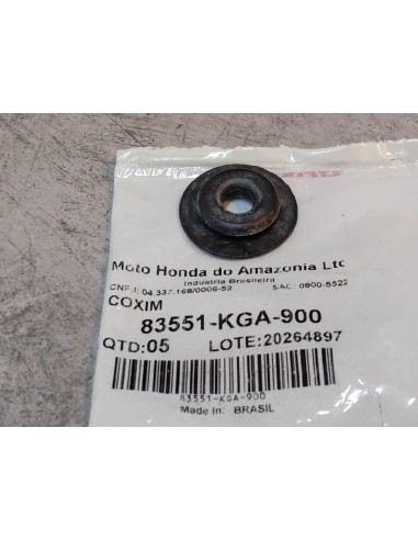 Caoutchouc cache latéral CG125 ES 2004/2007 HONDA 83551-KGA-900