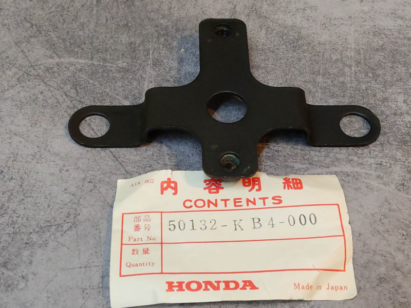 Plaque fixation régulateur CM125C 1982-1999 CM250C 82/83 HONDA 50132-KB4-000