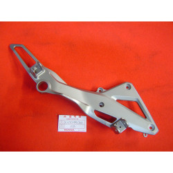 Platine repose-pied droit Honda CB600F 07/08 – Réf. 50650MFGD00ZB