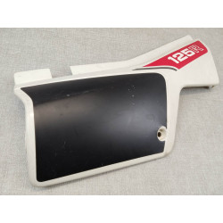 Cache latéral DROIT occasion BE noir blanc pour XL125RC 82