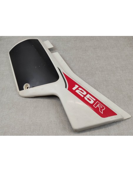 Cache latéral DROIT occasion BE noir blanc pour XL125RC 82