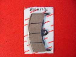 UNE Plaquette de frein CBX550 F/F2 HONDA 45105-MA7-004