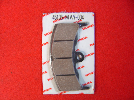 UNE Plaquette de frein CBX550 F/F2 HONDA 45105-MA7-004