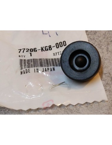 Silent bloc sous selle CH125 SPACY TB50 CH250 NH125 GB250 HONDA 77206-KG8-000
